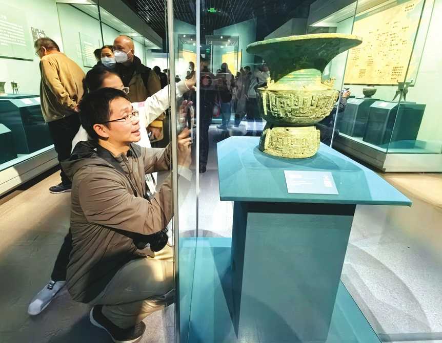 山西博物院“大河流金”黃河流域青銅文明特展現(xiàn)場人潮涌動