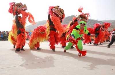節(jié)日大軸登場(chǎng) 新歲龍騰盛世 中外